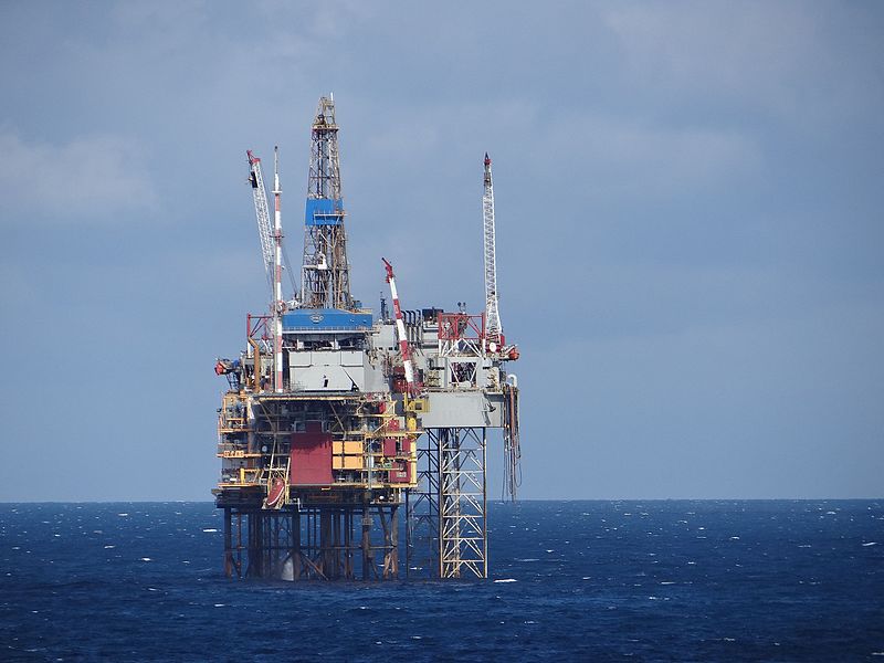 North_Sea_Oil_Rig_(7573694644)